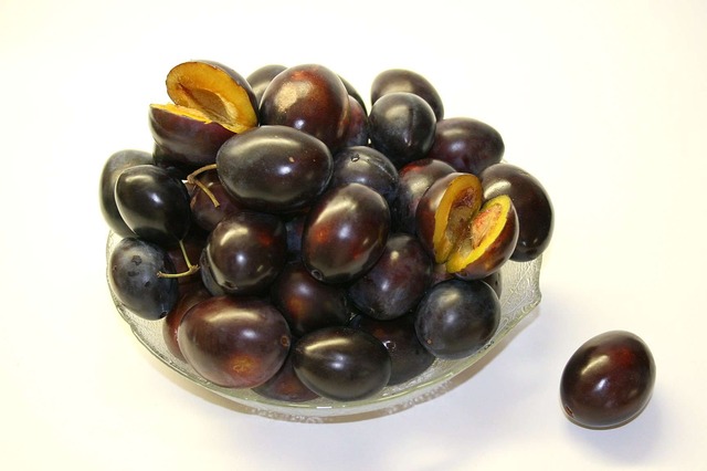 Black Plum contains hypoglycemic substances